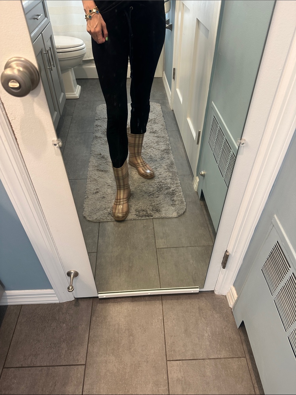 Vintage Baby pink Burberry rubber rain boots - Picture 3 of 17
